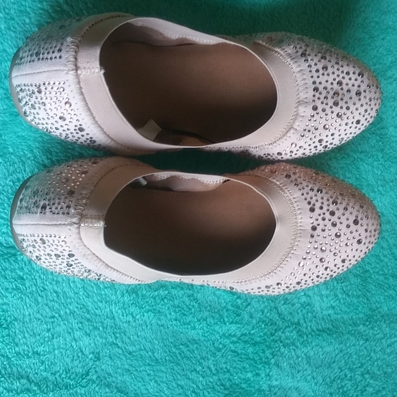 Mossimo Flats - Picture 3 of 5